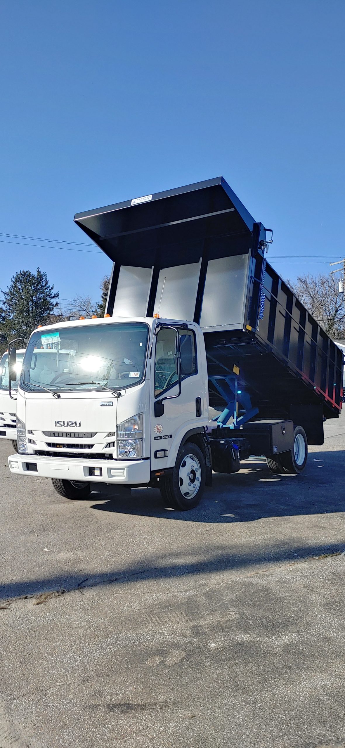 2024 Isuzu Box Truck 20210310_085439_HDR-scaled