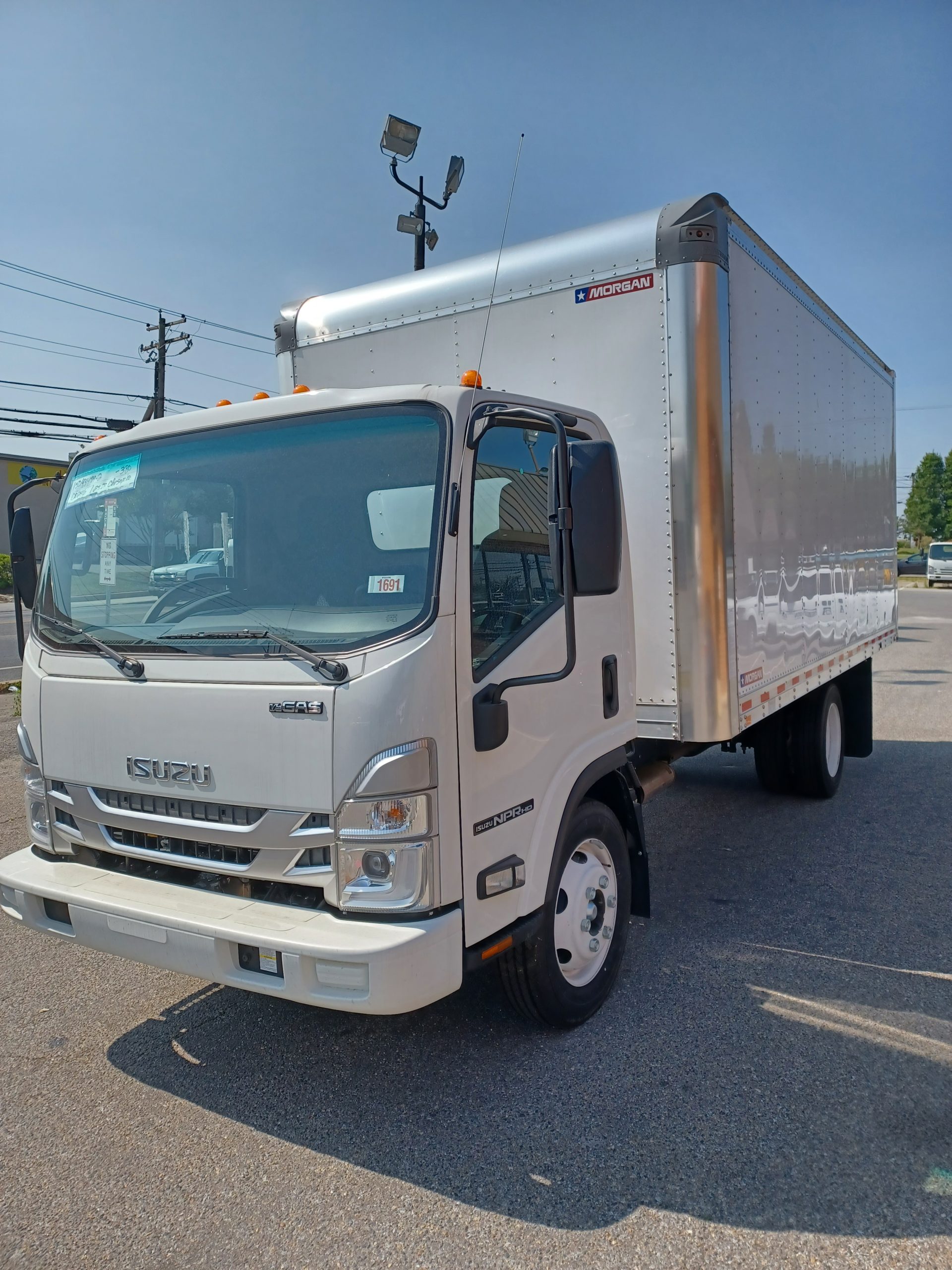 2023 Isuzu Box Truck 20230531_095511-scaled