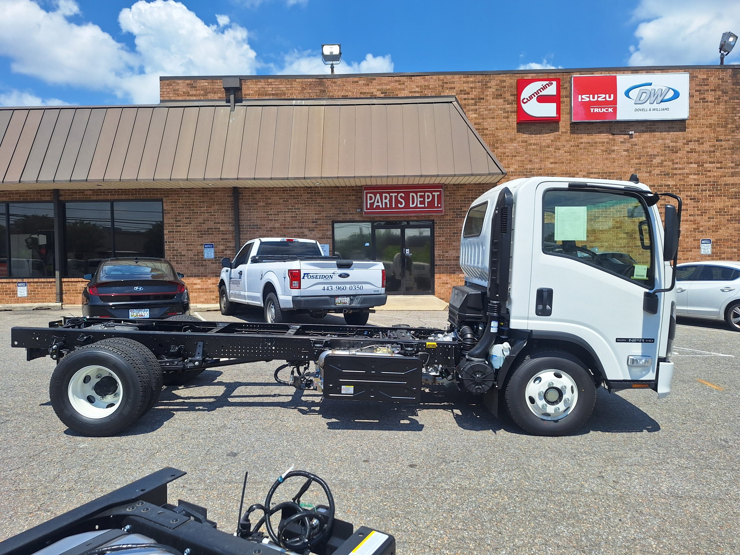 New 2025 Isuzu NRR - Diesel For Sale at Dovell & Williams in Glen ...