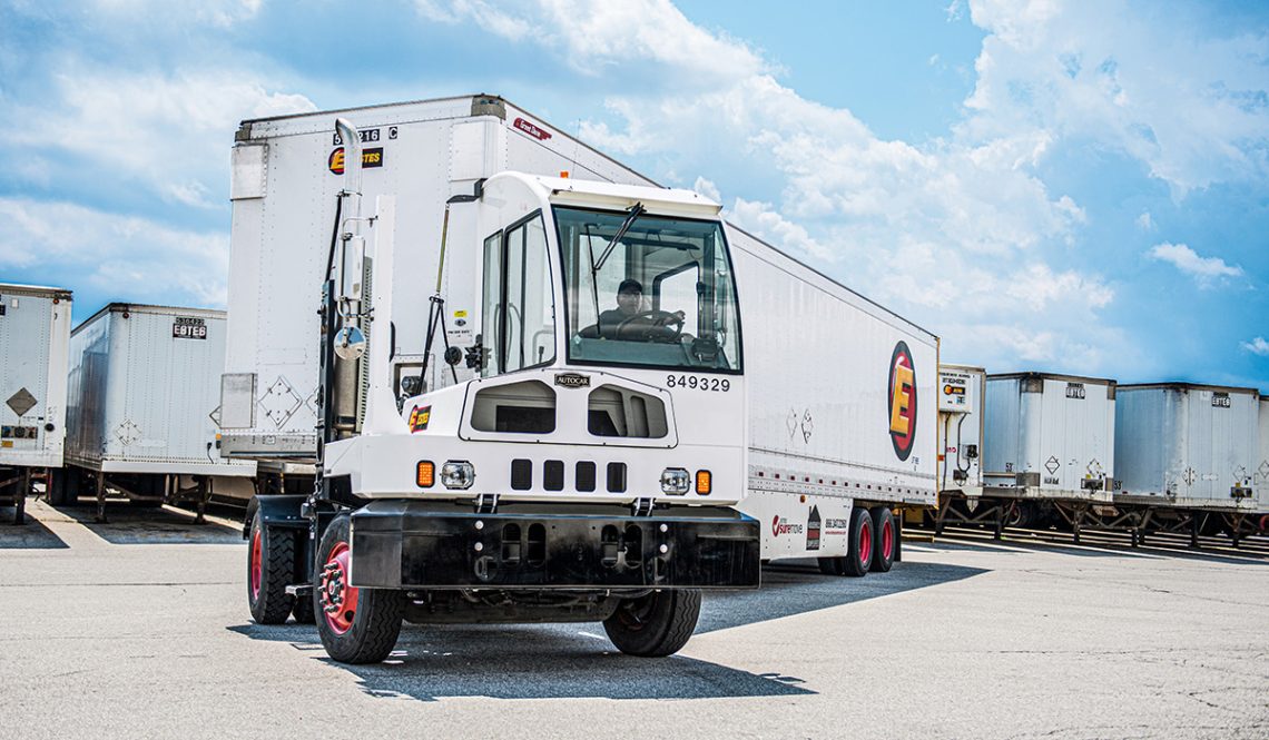 Photo of Autocar XSPOTTER moving a trailer.