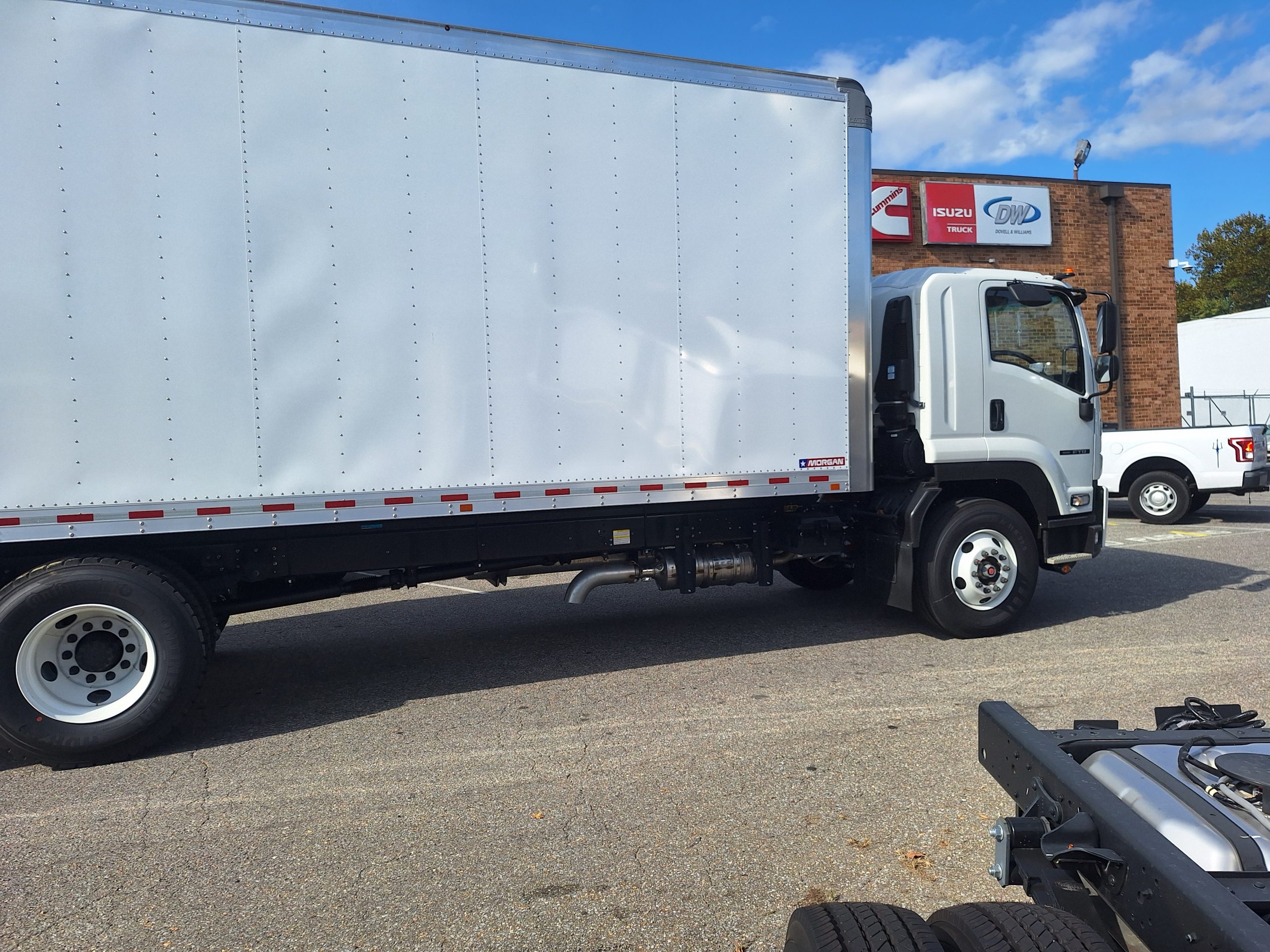 2025 Isuzu FTR with 24' body 20241029_130732-scaled