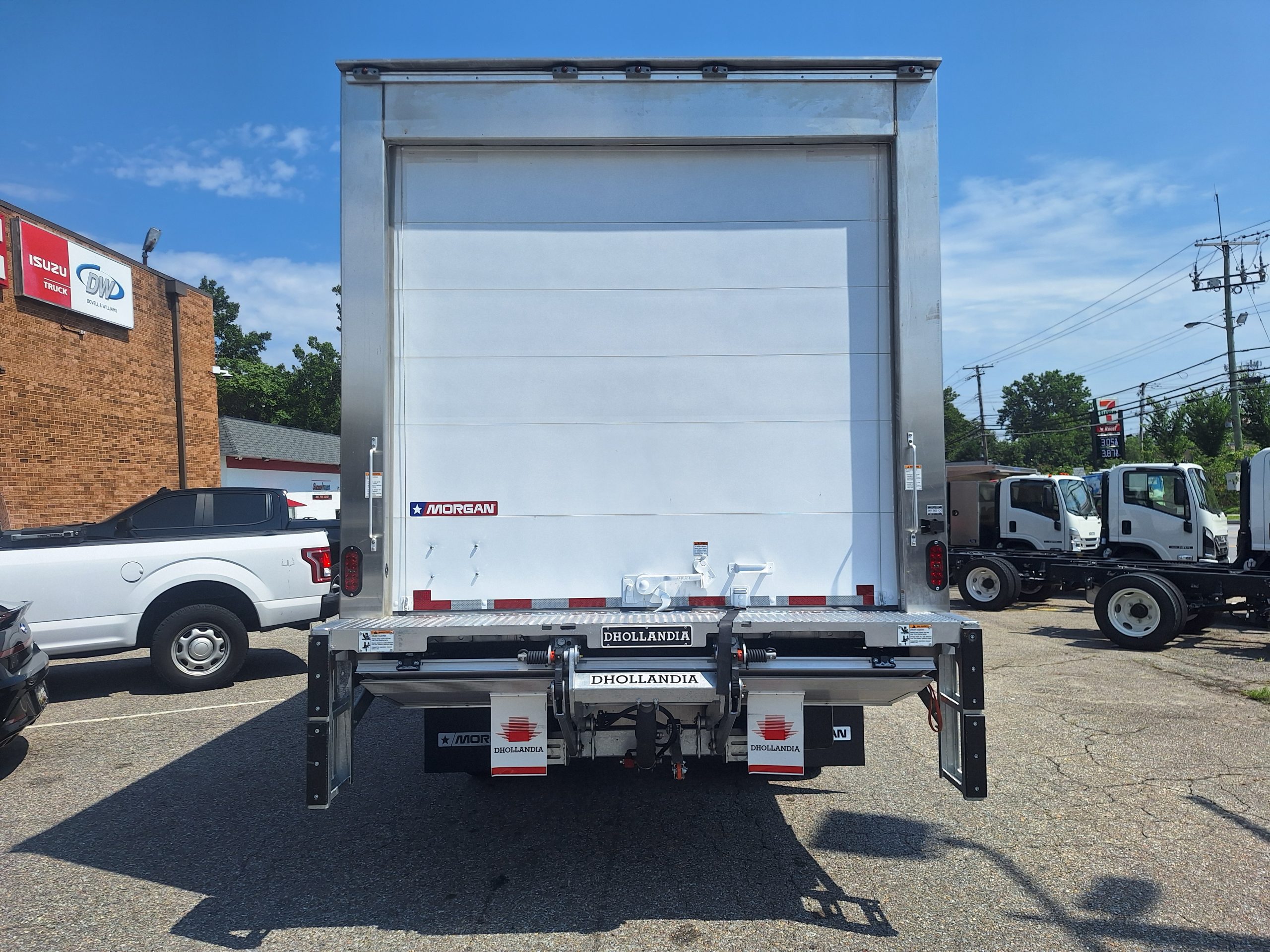 2025 ISUZU REFRIGERATED TRUCK 20250815_113740-scaled