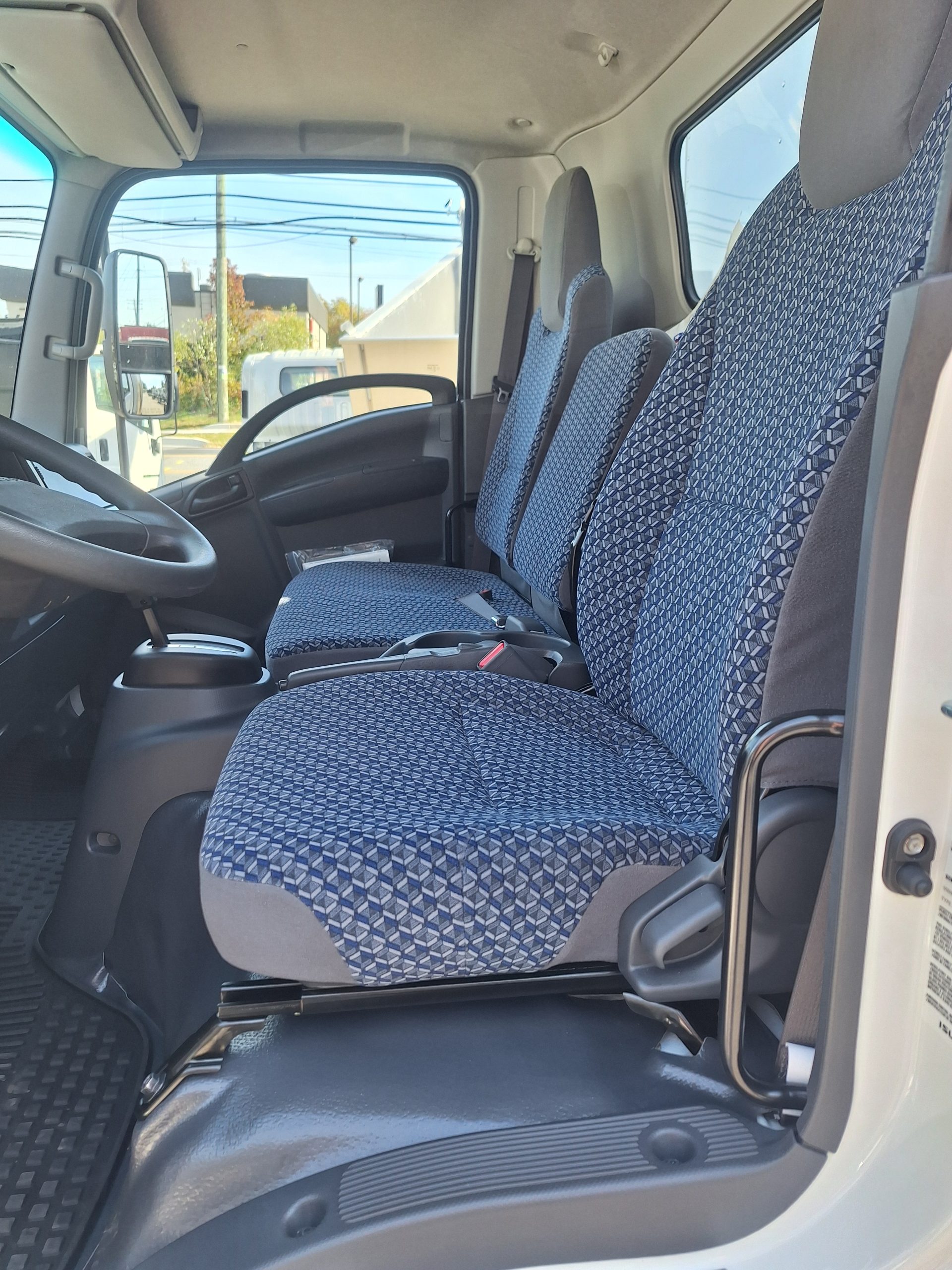 2025 ISUZU 16' DRY VAN GAS MOTOR 20241030_141322-scaled
