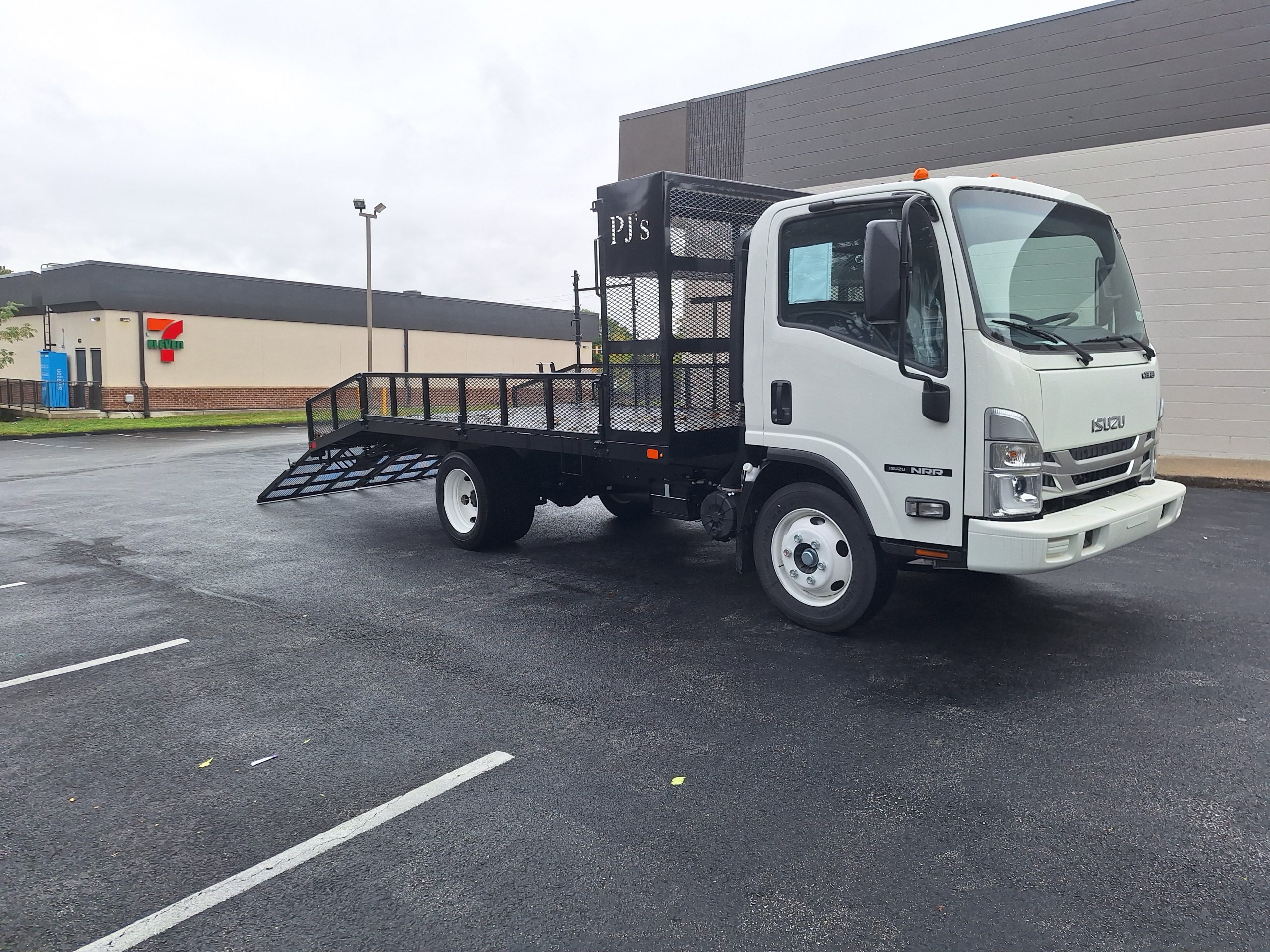 2025 ISUZU WITH LANDSCAPE BODY 19500GVWR 20251014_095513-1-scaled