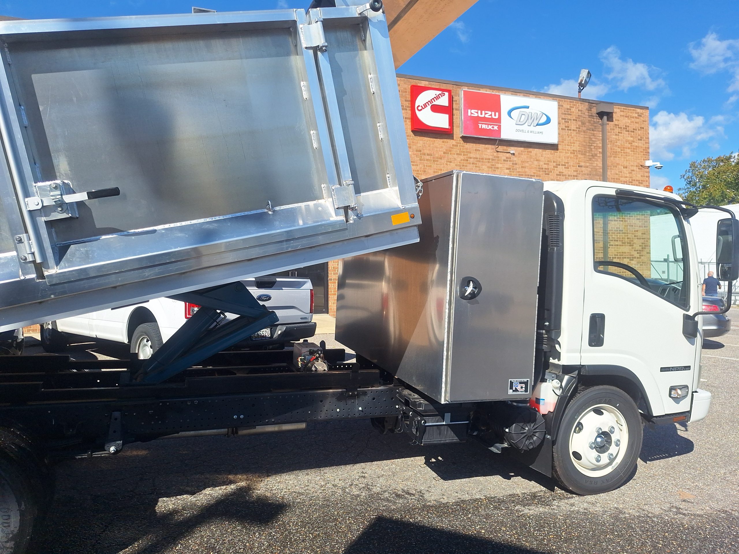 2024 ISUZU ALUMINUM DUMP BODY 20251020_113430-scaled