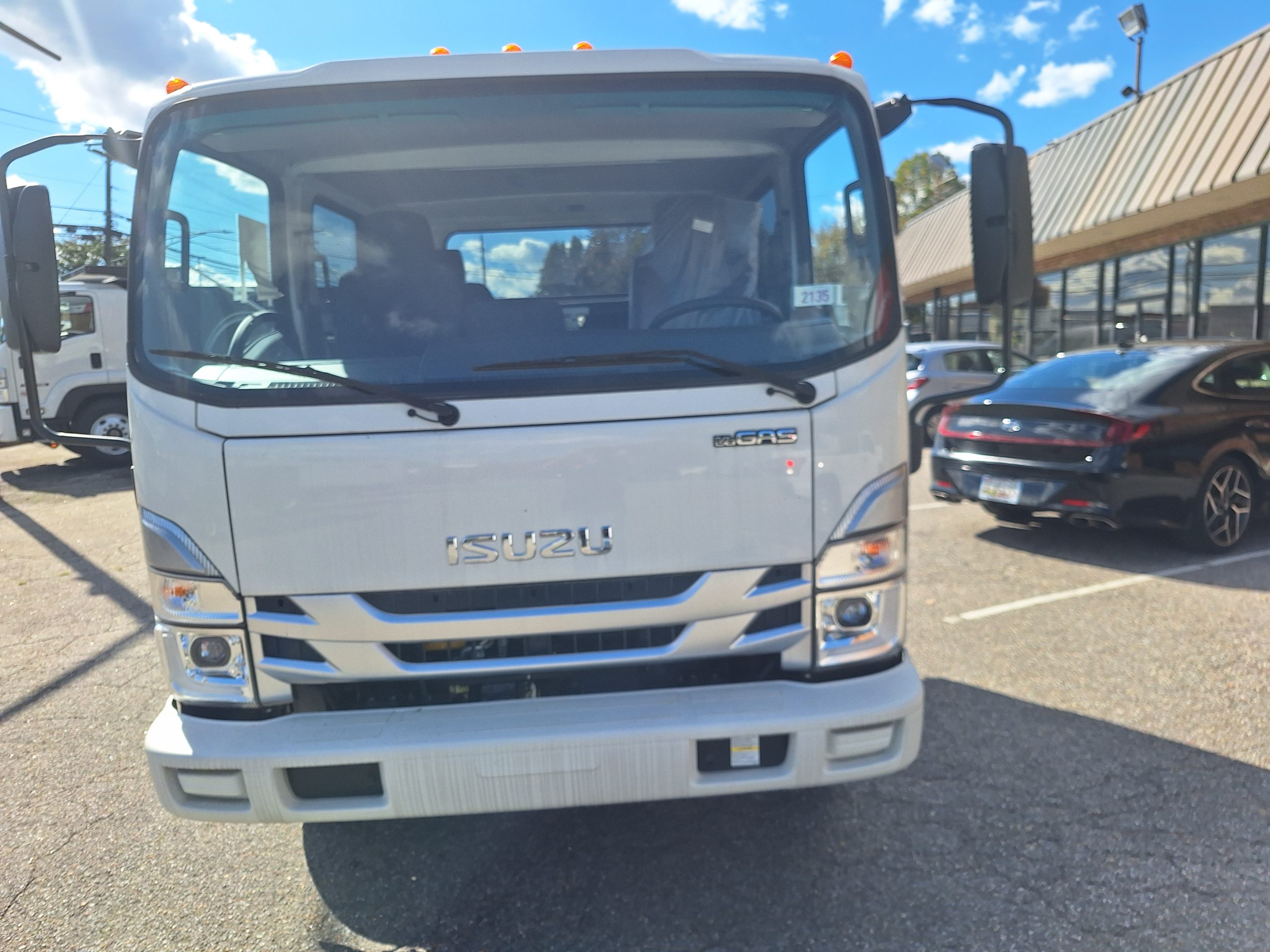 2025 ISUZU CREW CAB GAS SEATS 7 20251022_115255-scaled