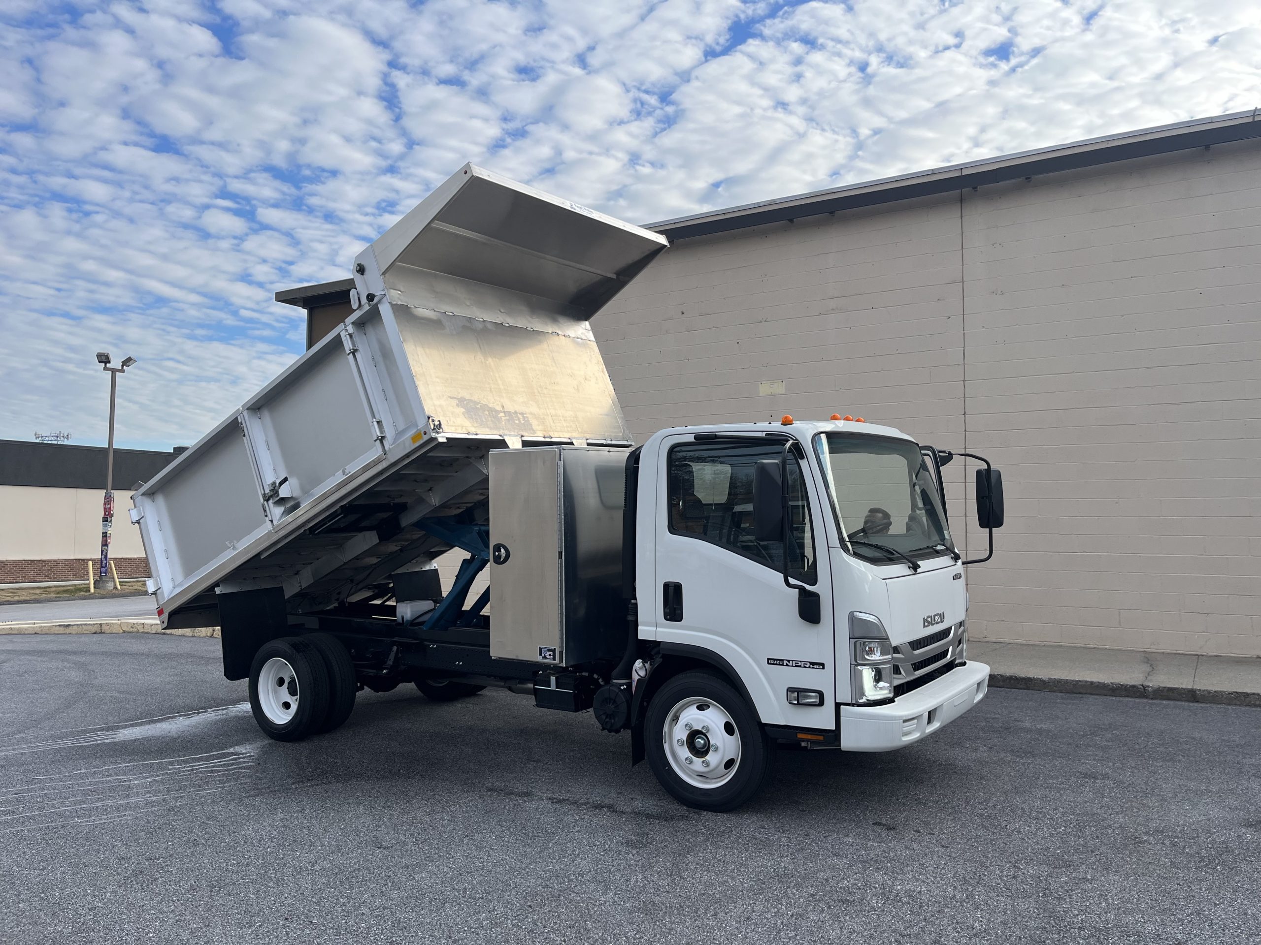 2024 ISUZU ALUMINUM DUMP BODY IMG_5987-scaled