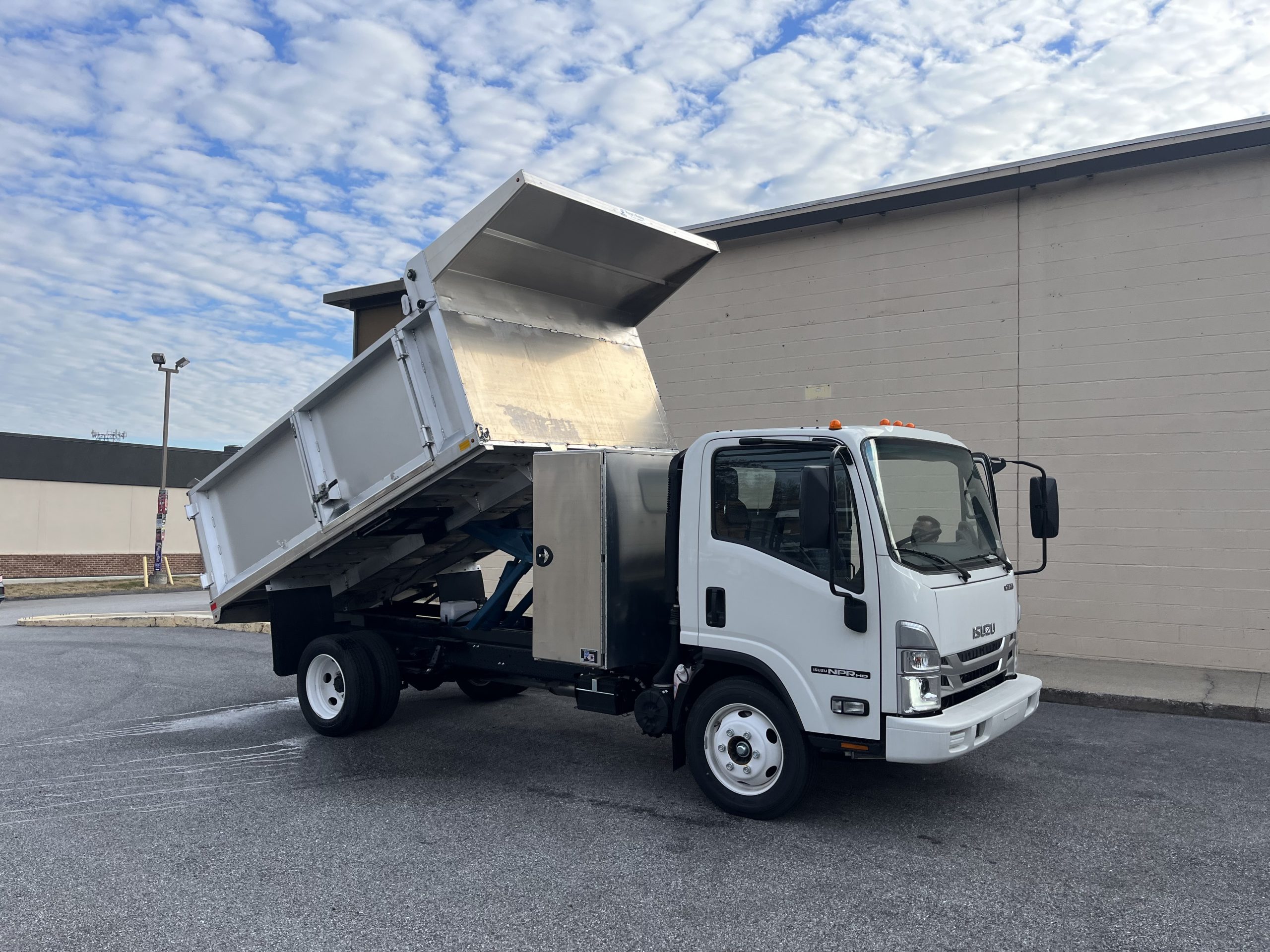 2024 ISUZU ALUMINUM DUMP BODY IMG_5988-scaled