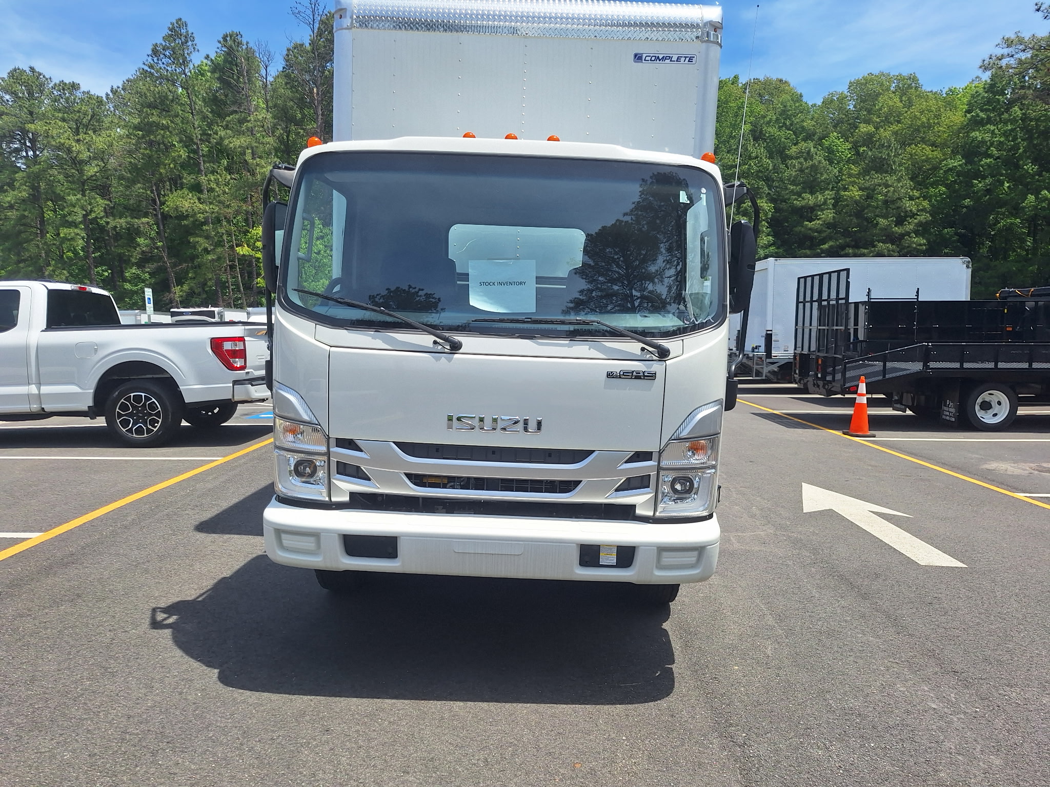 2025 GAS NRR ISUZU 19500GVWR WITH 20' COMPLETE TRUCK BODY/TUCKAWAY LIFTGATE 1000006870